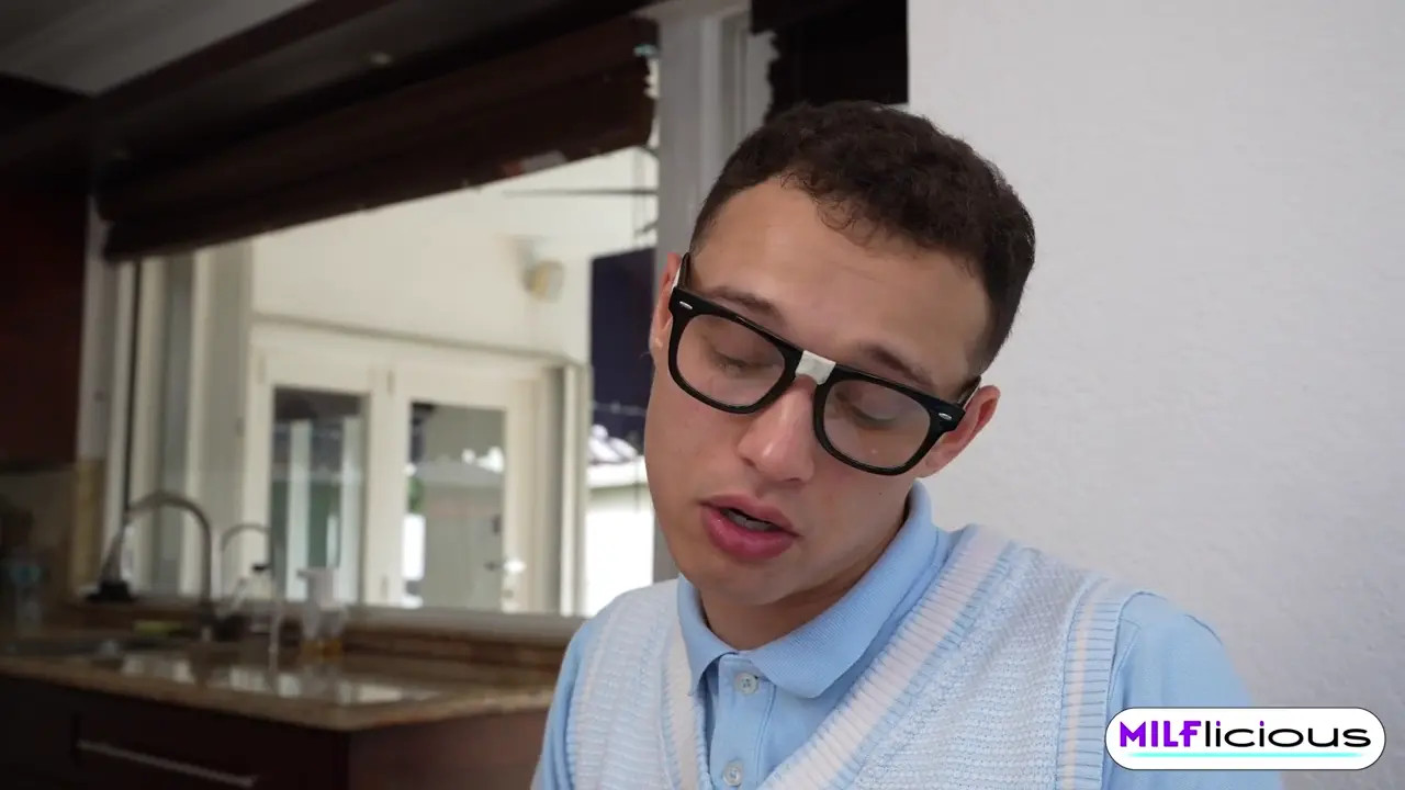 Trixi Brooks Gets Banged By Her Nerdy Stepson