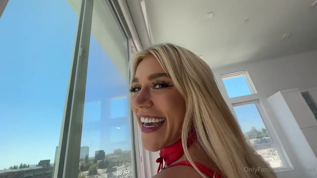 Dredd's Blonde Beauty Elle Brooke in Exclusive BBC Blowjob Leak  