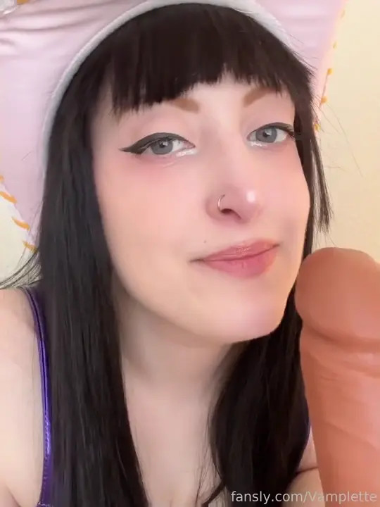 Vamplette Gives A Blowjob To Her Dildo
