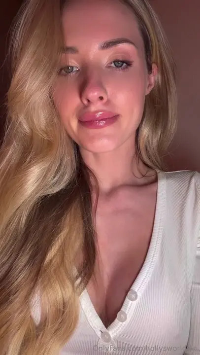 Katy Hollick Plays With Her Soaking Wet Pussy