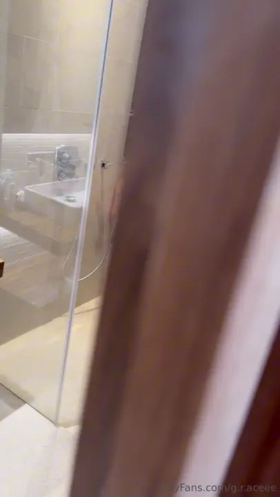 Grace Willow Gets Banged In The Shower