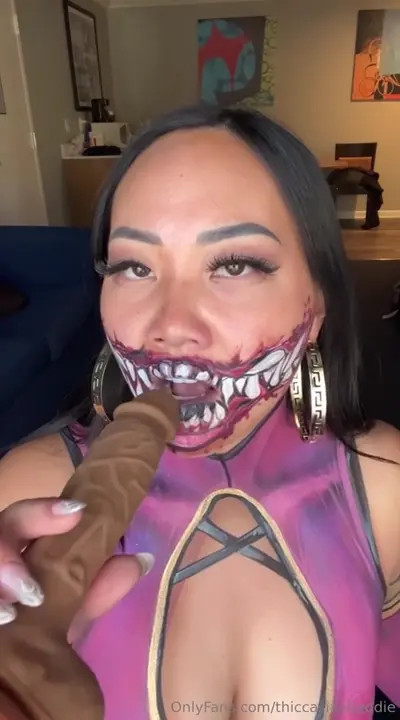 ThiccAsianBaddie Masturbates In Her Mileena Bodypaint Cosplay