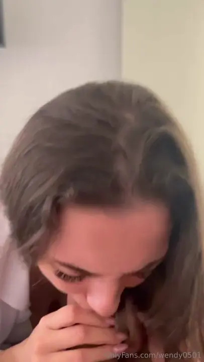 Wendy0501's Steamy Amateur Brunette Blowjob Revealed  