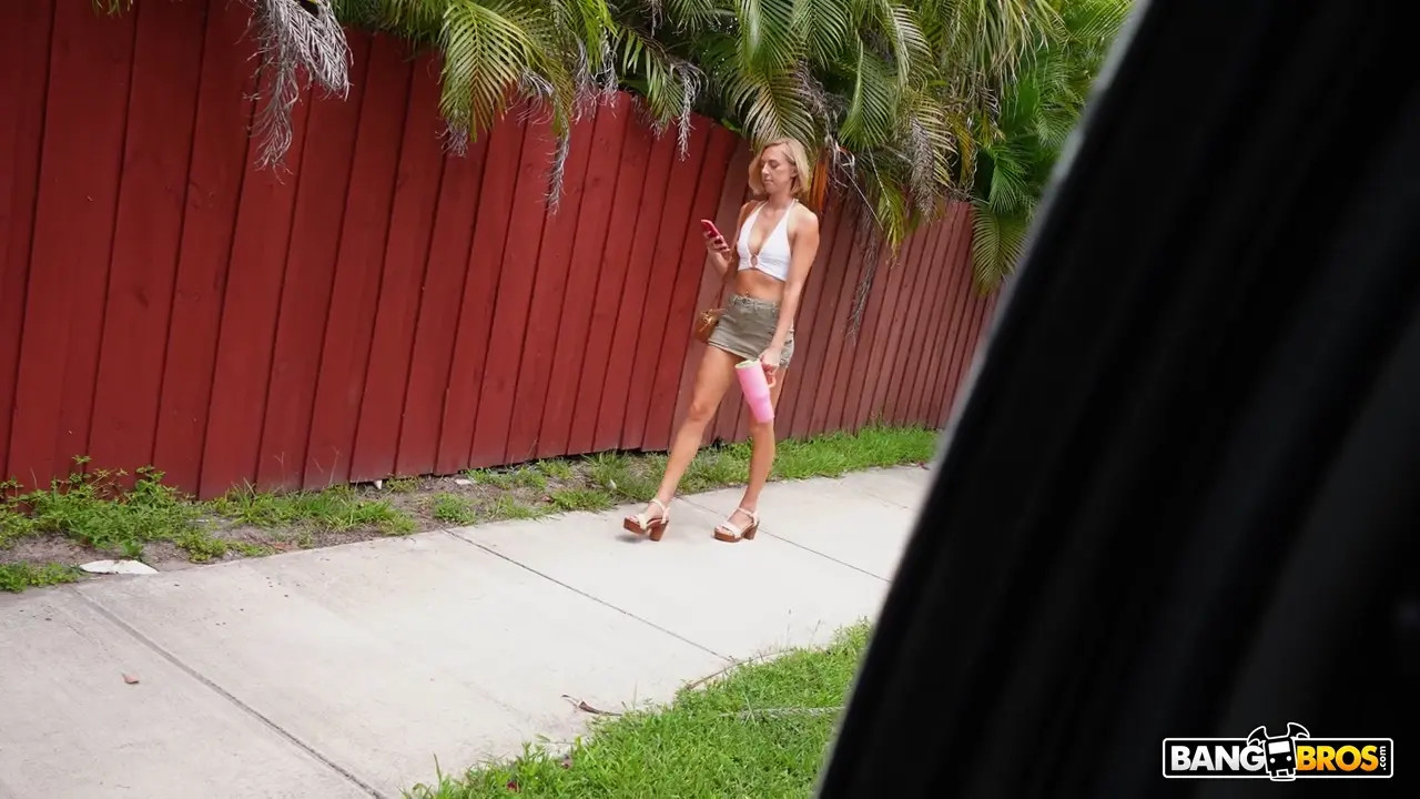 Lovelylo316 Gets Fucked In A Moving Van