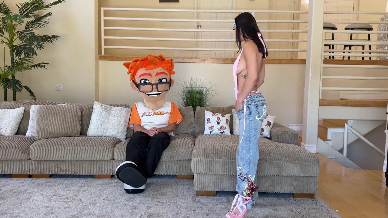 Alexa Chains Gets Screwed During Porndude Casting