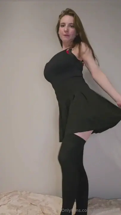 Dolly.grettits Strips & Rubs Her Pussy