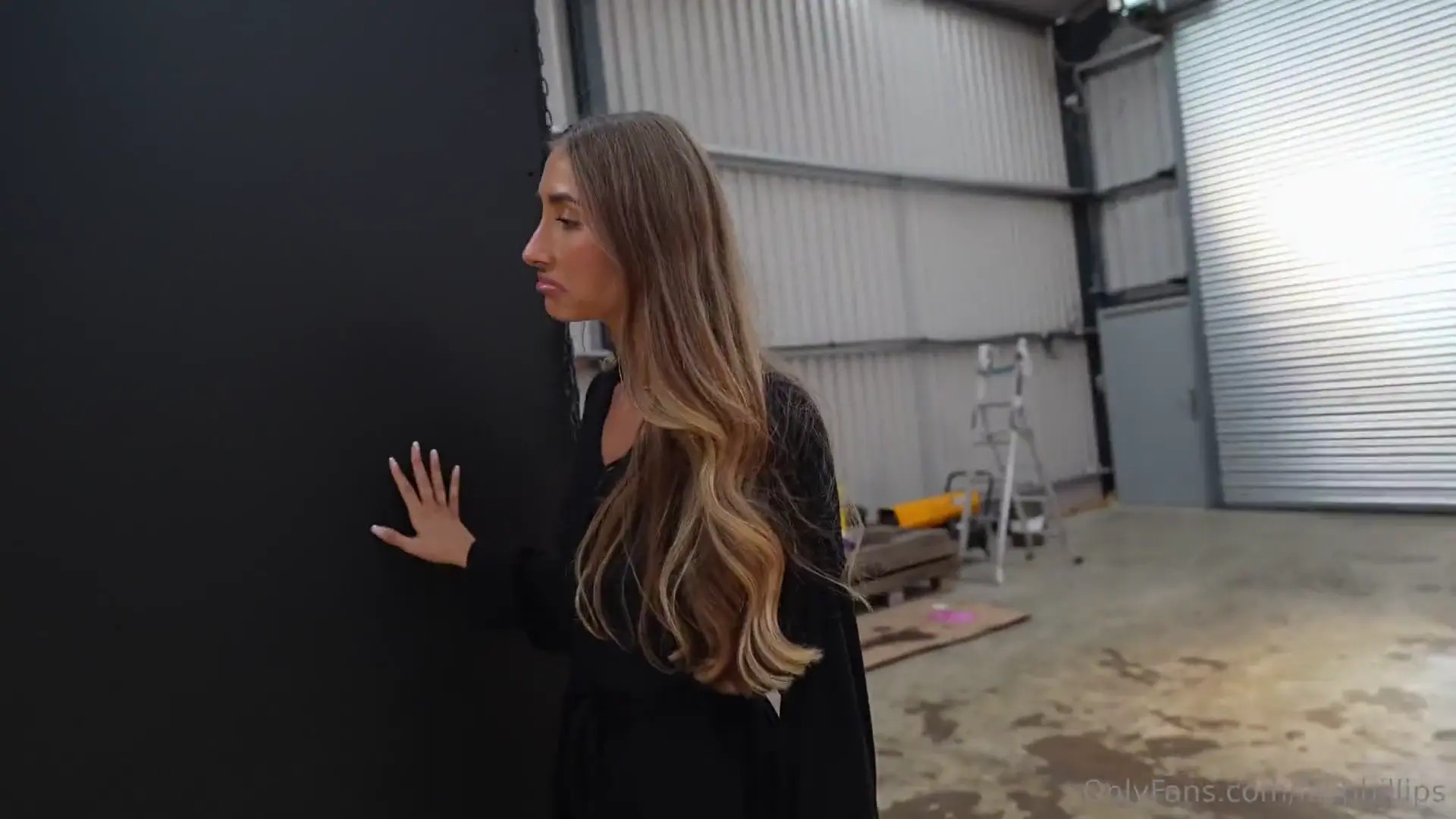 Lillian Phillips Gloryhole Gangbang PPV Video Leaked