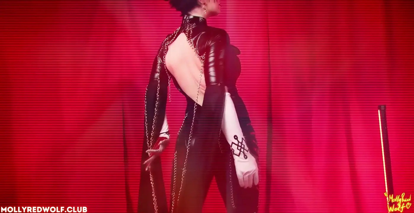 Femdom Mollyredwolf Dominantly Bounces On A Cock