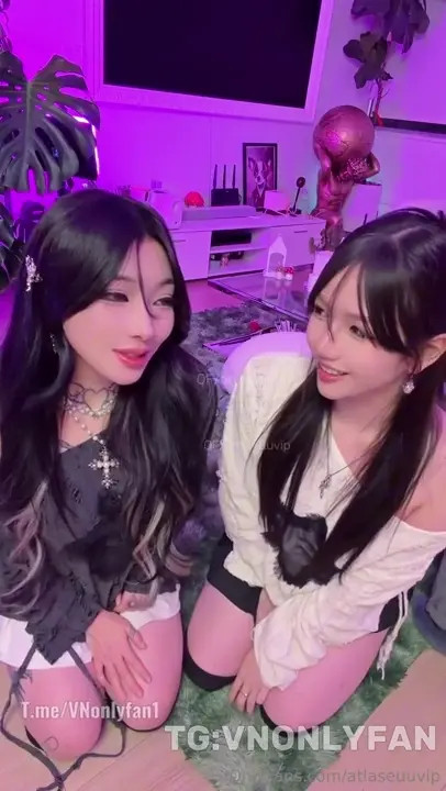 Aryminh & Atlaseuu Caress Each Other