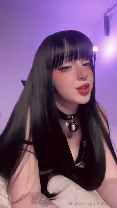 Mitsarin Plays With Her Sex Toys On The Bed