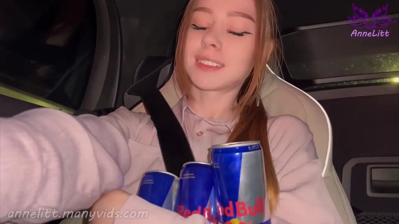 AnneLitt Plays With Her Ass Using Soda Cans