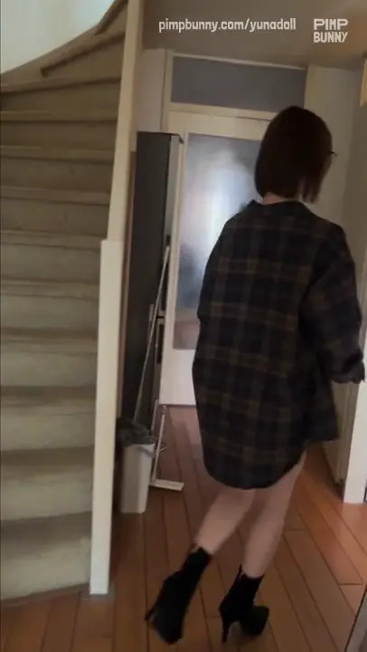 Cute Girl Invites Her Neighbor For Lunch And Serves Her Pussy Instead
