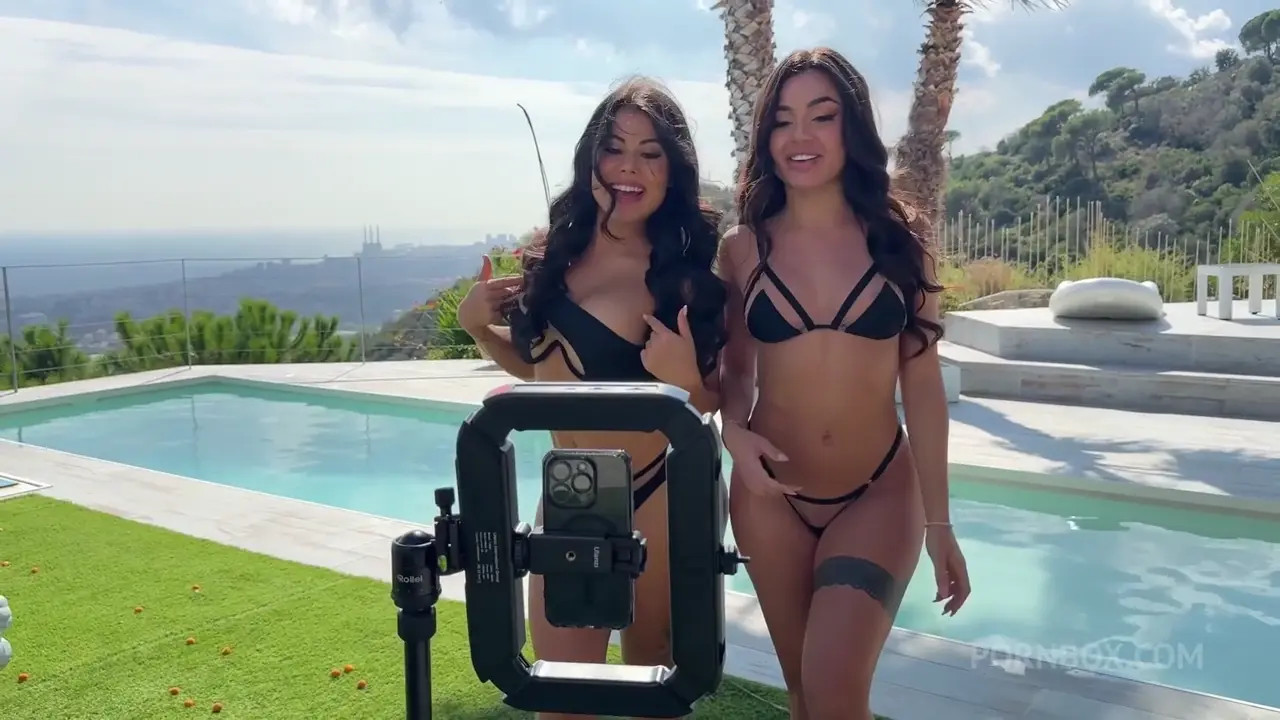 Martina Smeraldi And Steffy Moreno’s Pool Day Threesome