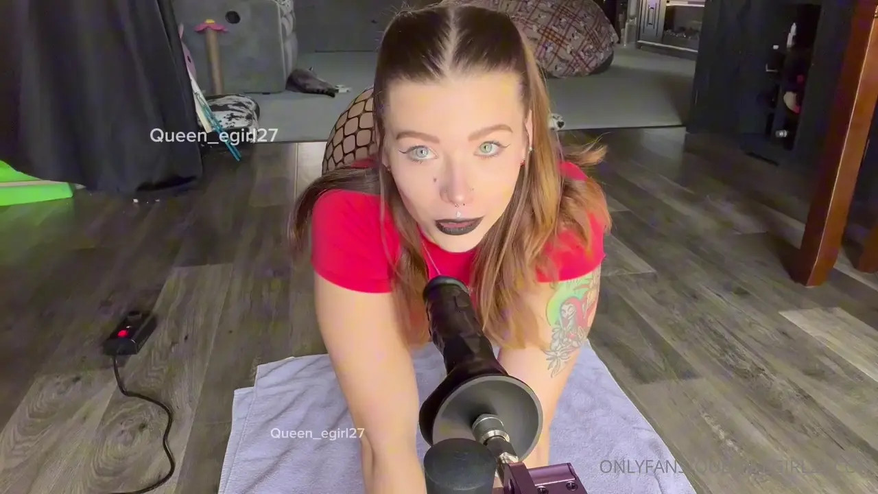 Queen Egirl Gets Fucked By A Dildo Machine