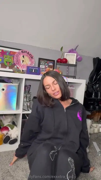Exxxtra_Spicy Masturbates Until She Squirts