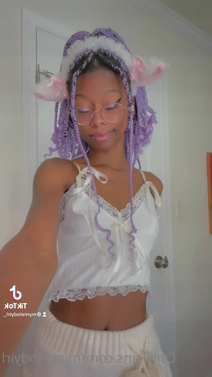 Vanessa James [ vanessajames1 ] - Very confident and sexy right now