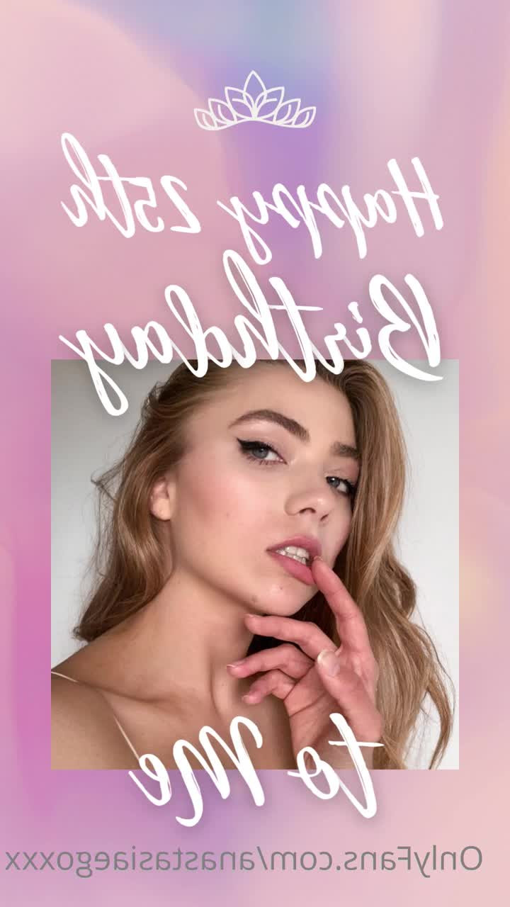 Valentina Chica [ valentinachica4 ] - Un petit souffle sur la mousse  Et pouf  mes pieds sont dévoilés