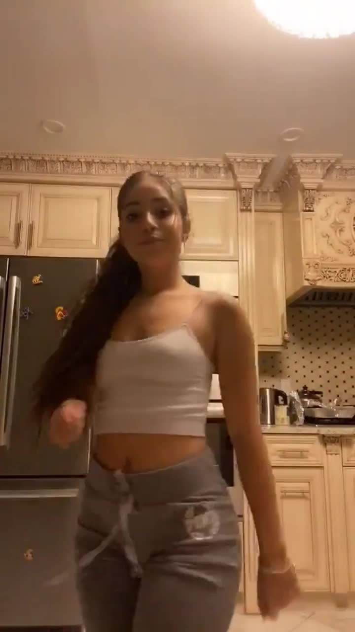 Emarr B [ emarrb ] - hellofwoman  FREE SUSCRIPTION    VIRTUAL GIRLFRIEND    VIDEO    - ePornLeak