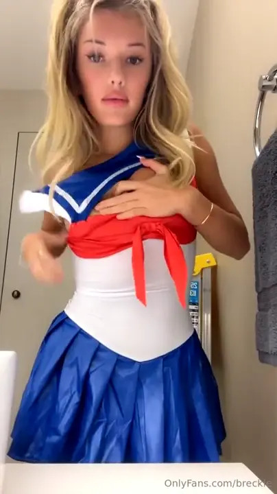 Breckie Hill Has Her Arm On Her Boobs