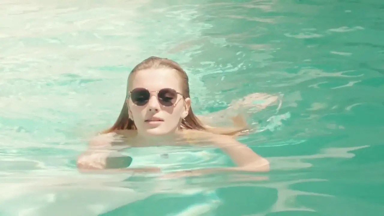 Ellie Moore Blowjob In The Pool And Then Has Sex