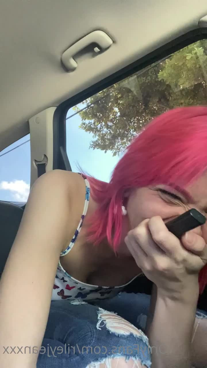 Cloe 👸🏼 🦶🏽 [ cloegrey ] - Thirsty Thursday and almost Frisky Friday - ePornLeak