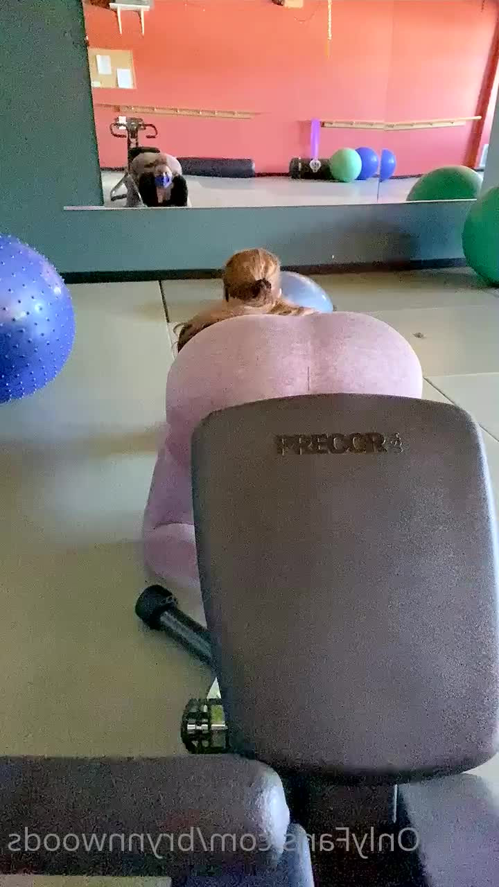 Brynn Woods [ brynnwoods ] - I love the definition I'm getting in my abs these days 🤩