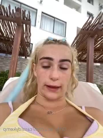 SashaRose [ sasharosexxx ] - Good morning! How's your Monday going everyone? 😘