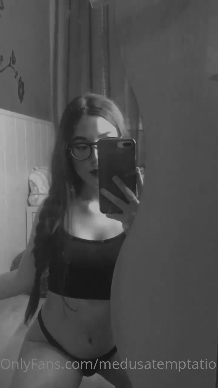 Bonny Gombert 💦 [ bonnyagombert ] - Can you guess my favorite position?😈