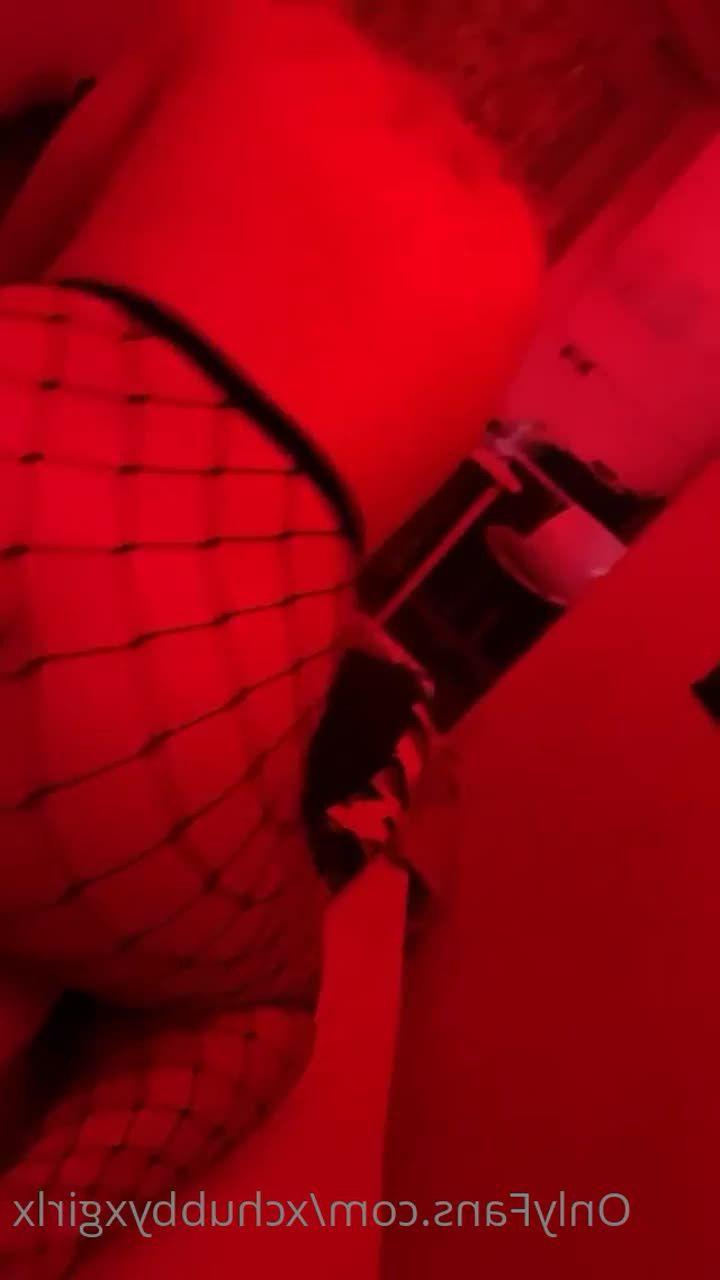 menfeetlover - a wet pussy is a happy pussy :’) glistening from a cute lil squirt - ePornLeak