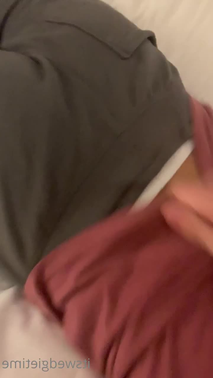 Ashleigh Skies [ badbabysitter ] - Who hires me  Those who love endless entertainment  that s who