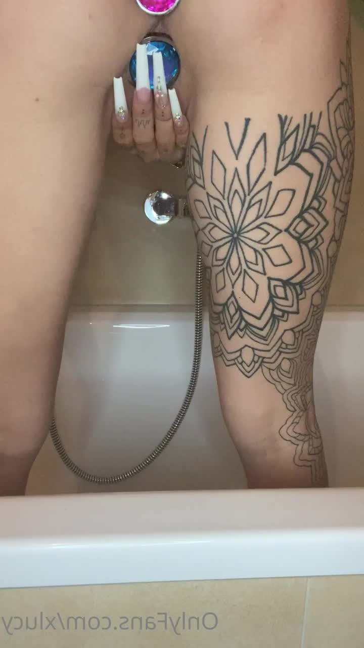 Lucy Scott [ xlucy ] - Good evening ❤️ Anal plug time?😘🥰