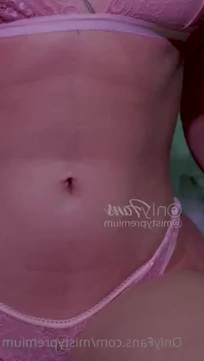 Federica Pacela 💕 Didi [ federicapacela ] - Warm weather   doing the dishes in my panties