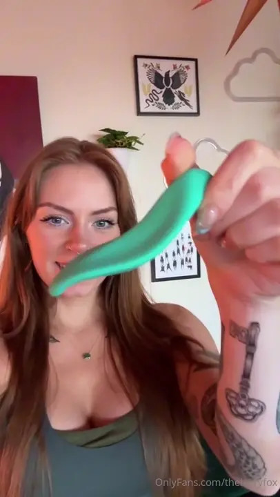 Ivory Fox Reaches Two Intense Orgasms With Her New Vibrator - ePornLeak