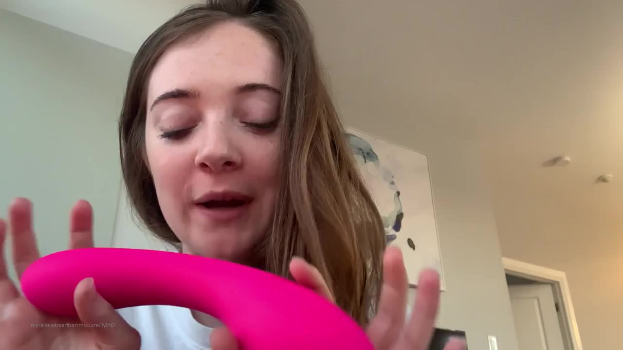 Redheadwinter VIP [ redheadwinter ] - ...wait til you see it from the back! - ePornLeak