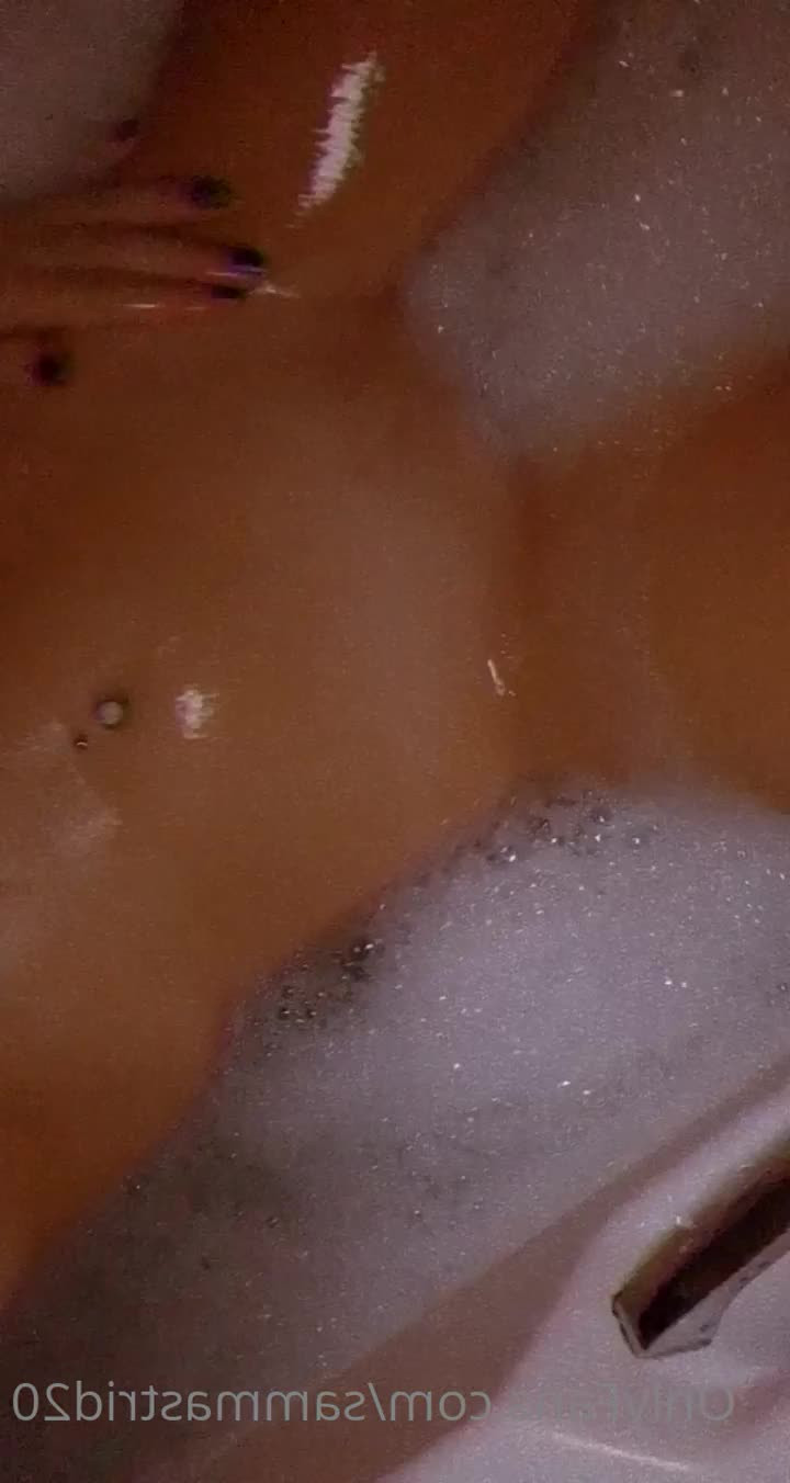 Astrid Wett [ astridwett ] - Join my VIP club! So many awesome discounts, priority messaging and