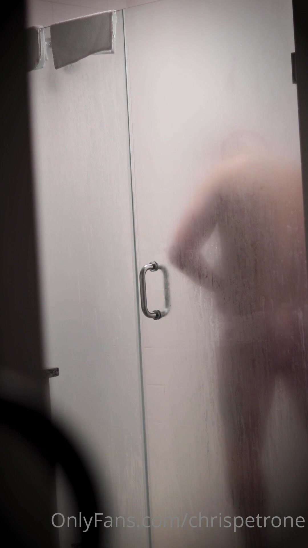 Chris Petrone [ chrispetrone ] - I’m sick today but I wanted to try on the new shirt I got! 👼