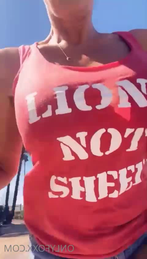 Reagan Foxx [ thereaganfoxx ] - Let me smother you in my tits - ePornLeak