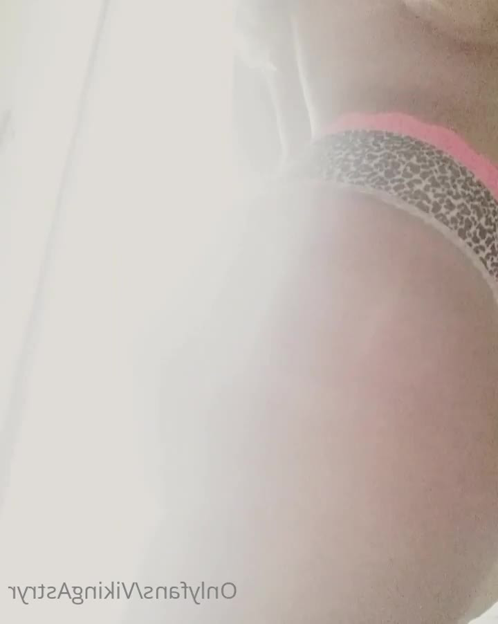 Viking Astryr [ vikingastryr ] - Someday I might be able to use this enormous dildo, but for now lets