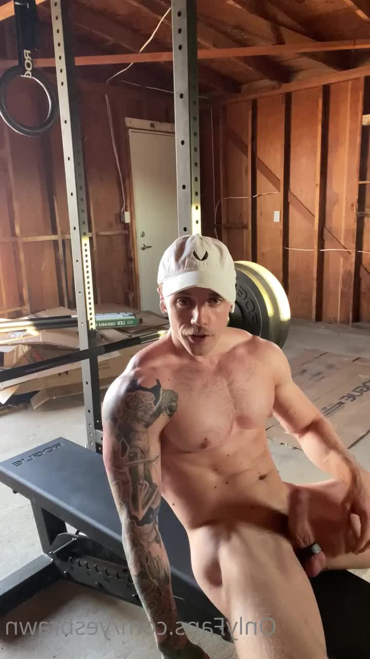 yesbrawn - T h i g h and also a furry friend (sometimes he insists on being in - ePornLeak