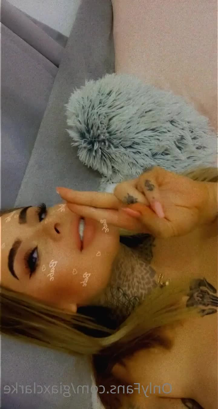 Gia Clarke [ giaxclarke ] - Feliz sábado