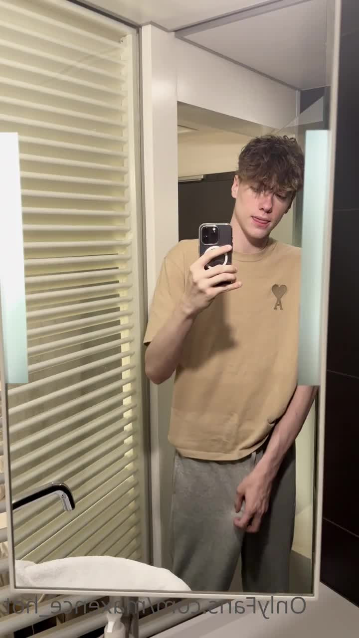 Maxence [ maxence_hot ] - You guys seem to really enjoy me doing the dishes  so here s another