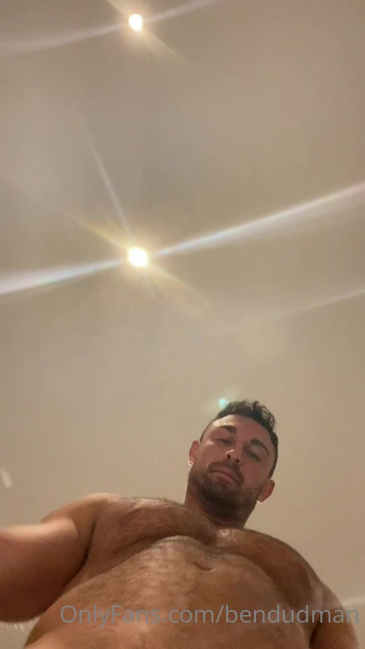 Ben Dudman [ bendudman ] - What’s the first thing that sexually attracts when you look at me? - ePornLeak