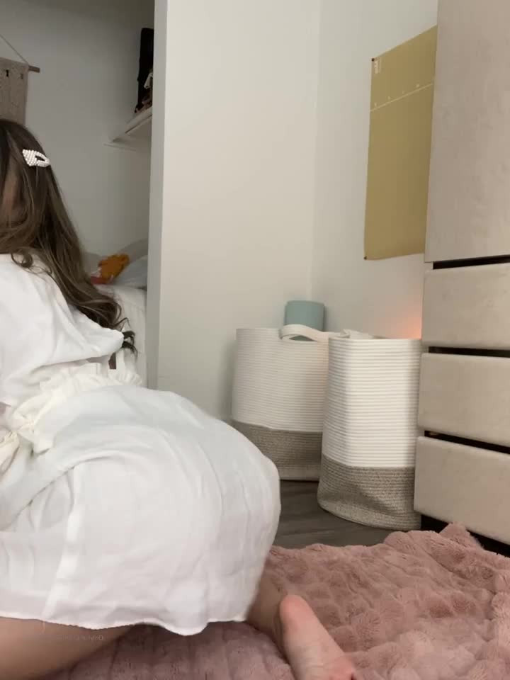 Jasmine Grey [ jasminegrey ] - I m not feeling so good today  im tired of being sad   ty for subbing