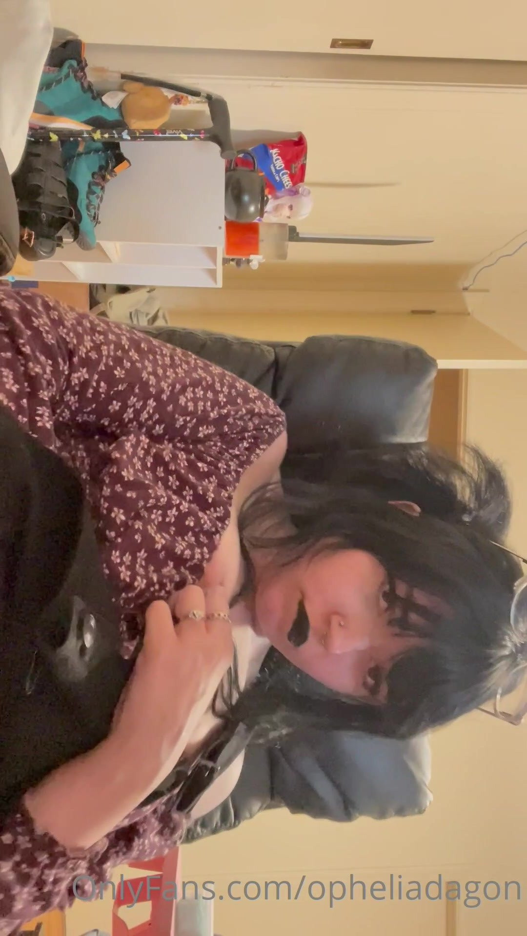 Evieee [ onlineevie ] - I like eating fruit and licking