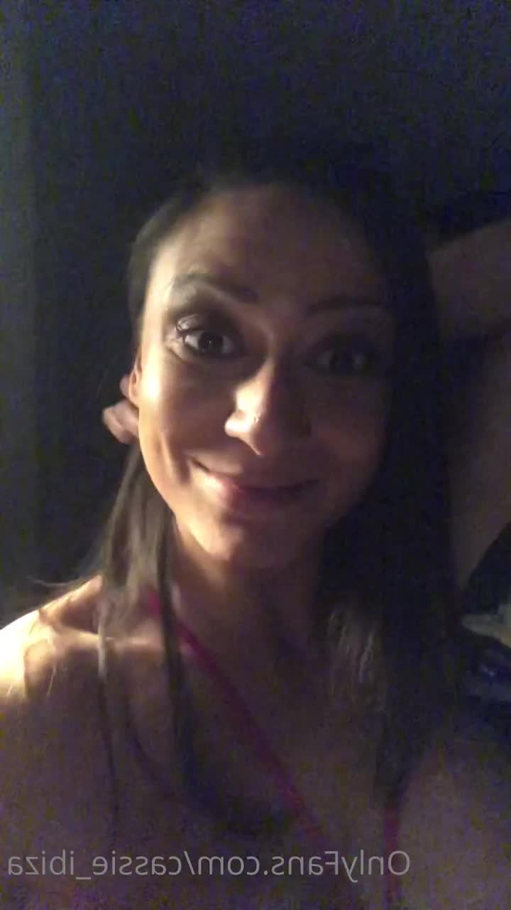 Cassie Del Isla [ cassie_ibiza ] - Making sure your cock stays up for me🍆