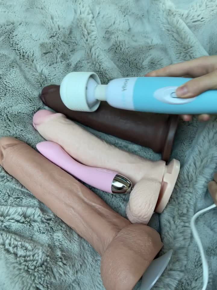 Mistress Cardi [ obeycardi ] - I like my cup 😁 who wants to be my straw?