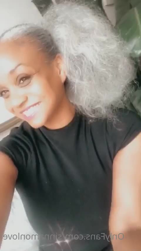 Sinnamon Love [ sinnamonlove ] - Awhhh, don’t be jealous foot boy.  I’ll let you sniff my fishnets