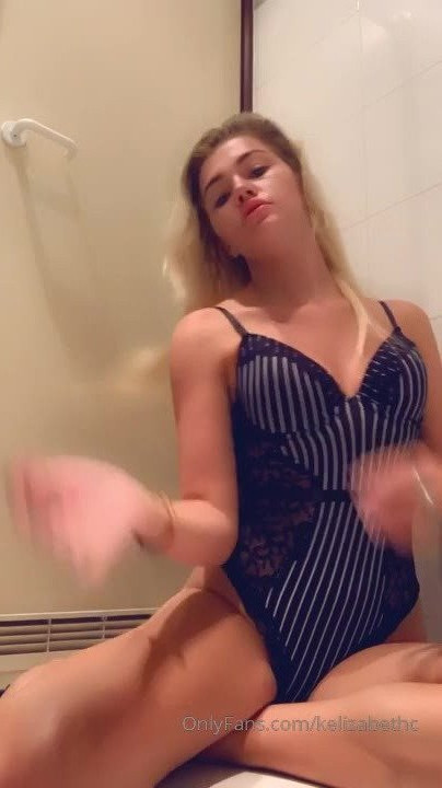 Kaya 🍓 read my bio 💕 [ hempresskc ] - Baby it s cold outside - ePornLeak