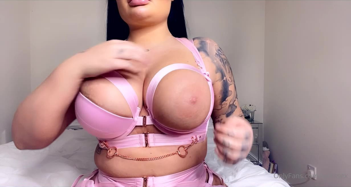 🖤LEXIE ESSEX🖤 [ lexessex ] - i took a break from gaming on halo after taking a celebratory booty