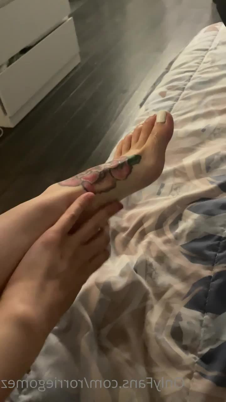 Rorrie Gomez [ rorriegomez ] - Ven aquí